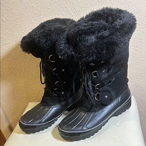 Khombu snow boots size 9